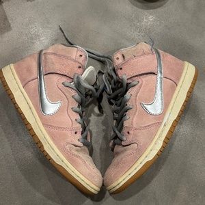 NIKE SB " WHEN PIGS FLY"